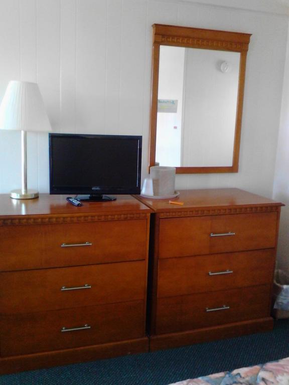 Fish Tales Boardwalk Inn & Ocean Mecca Motel Ocean City Room photo