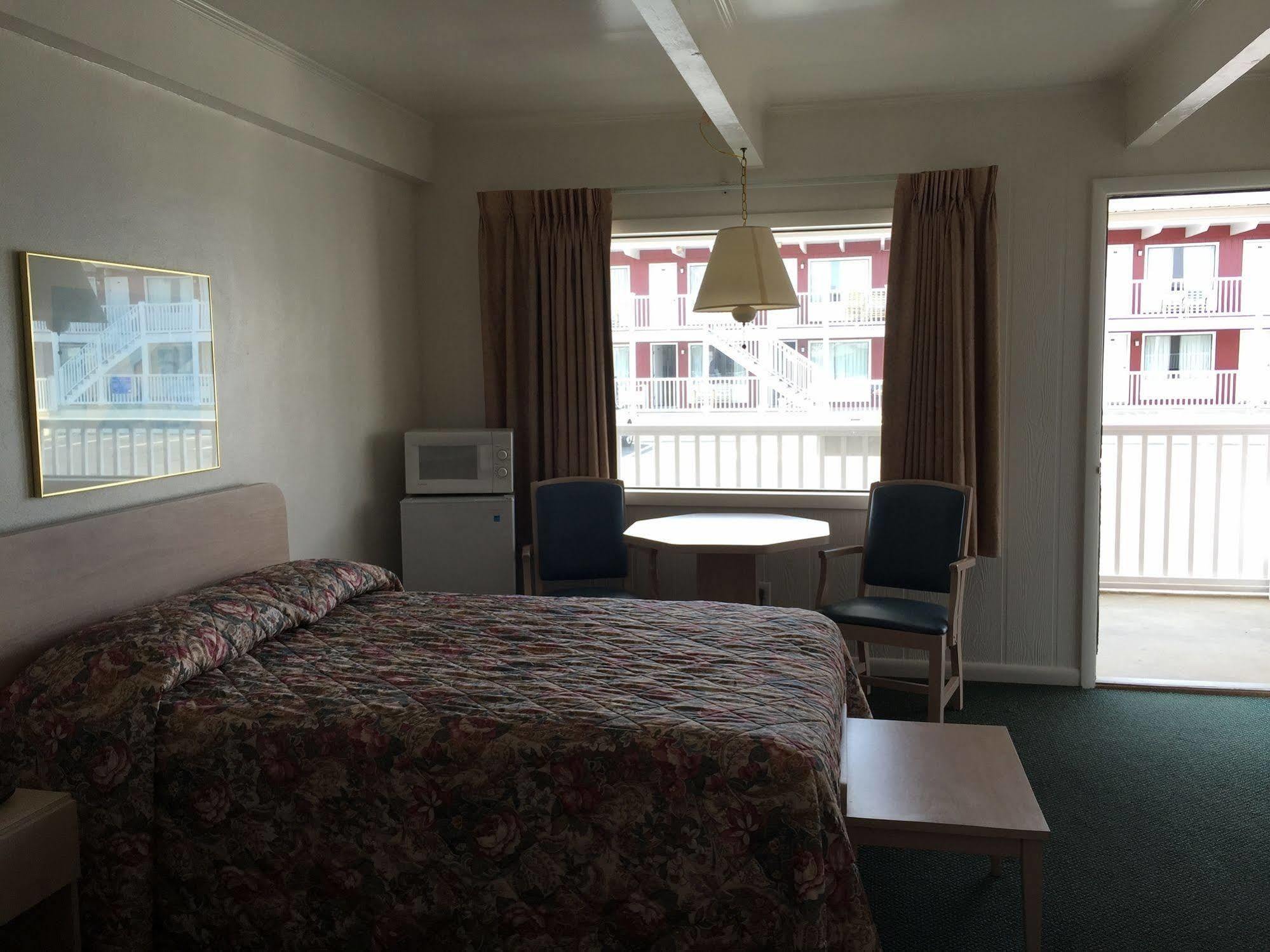 Fish Tales Boardwalk Inn & Ocean Mecca Motel Ocean City Exterior photo
