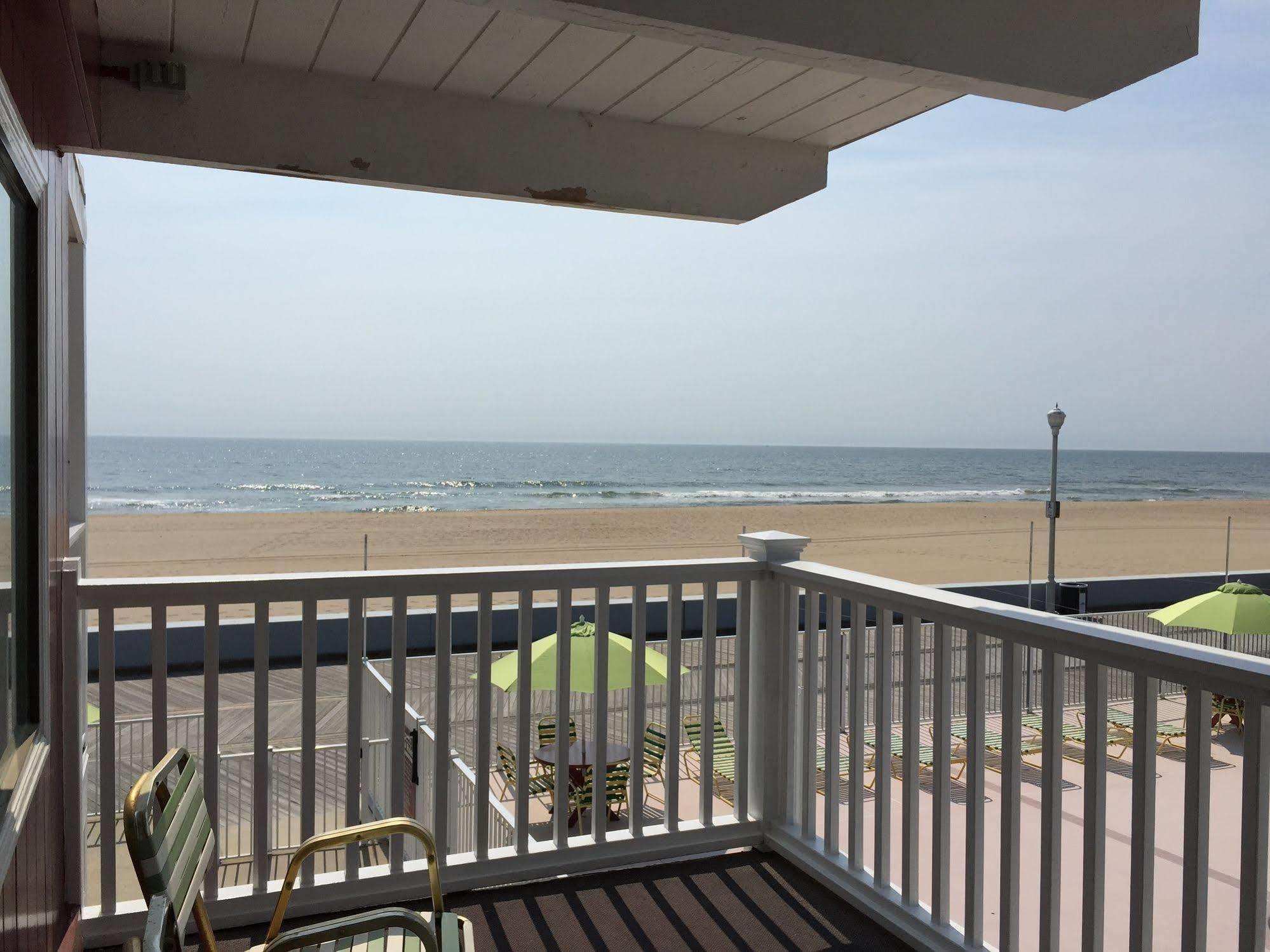 Fish Tales Boardwalk Inn & Ocean Mecca Motel Ocean City Exterior photo